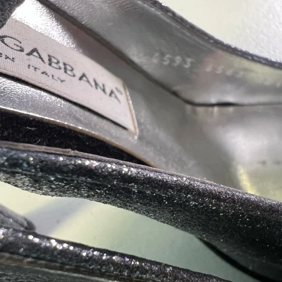 Dolce & Gabbana Silver Glitter round toe pumps! - Picture 14 of 17
